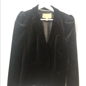 Black velvet puffed sleeved jacket